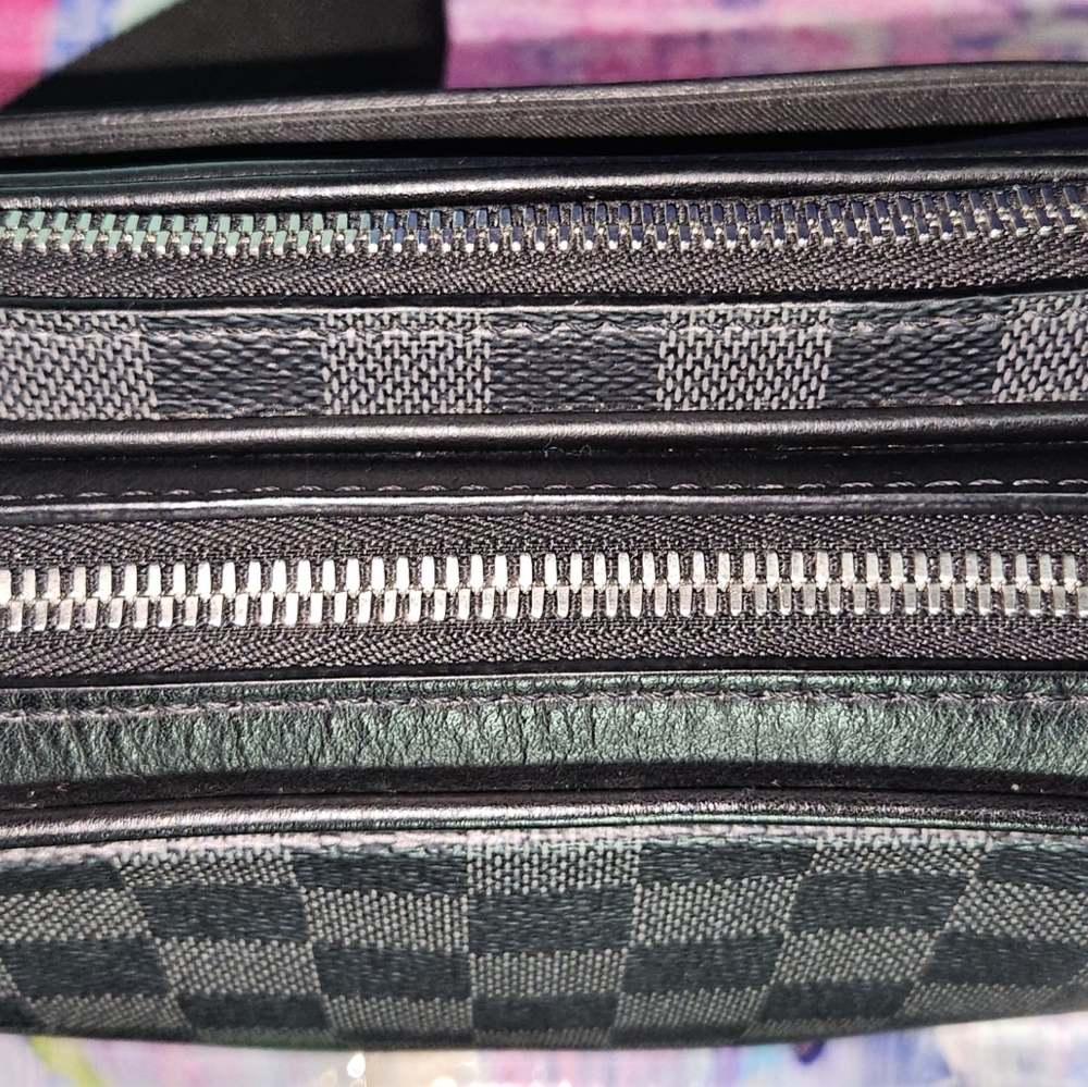 Louis Vuitton Damier Graphite Trocadero Messenger Bag - Picture 12 of 16